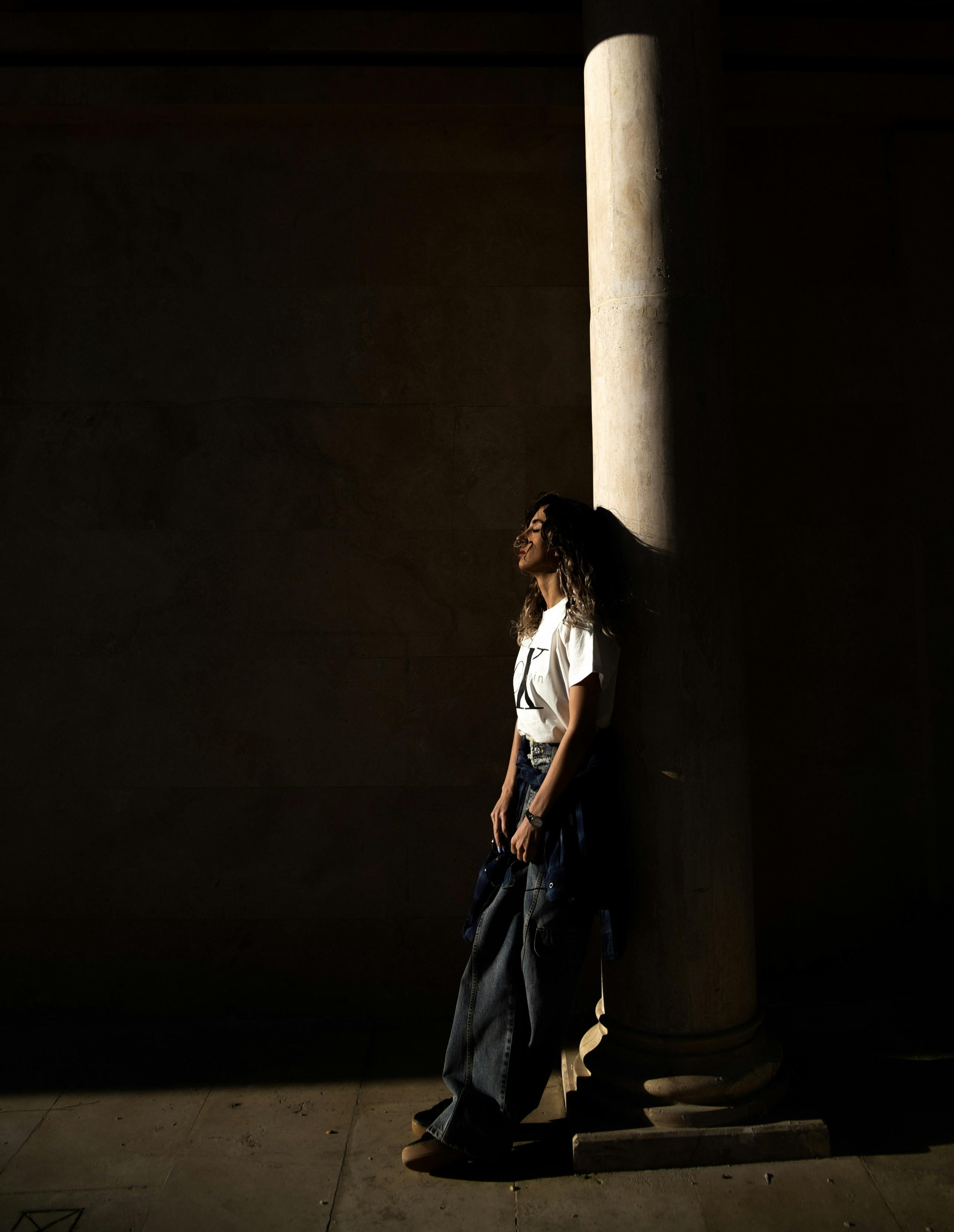 热播榜第二海报：霓虹走廊